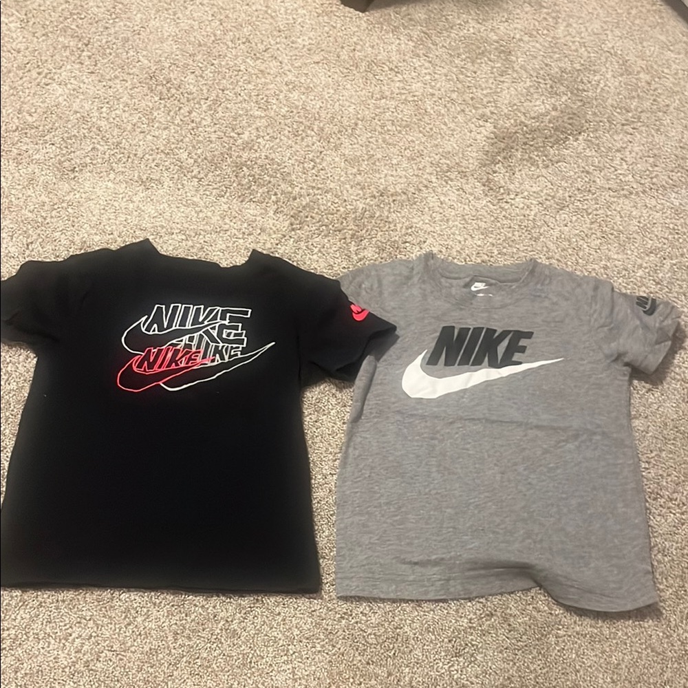 Nike Kids Black and Gray Short Sleeve Tees